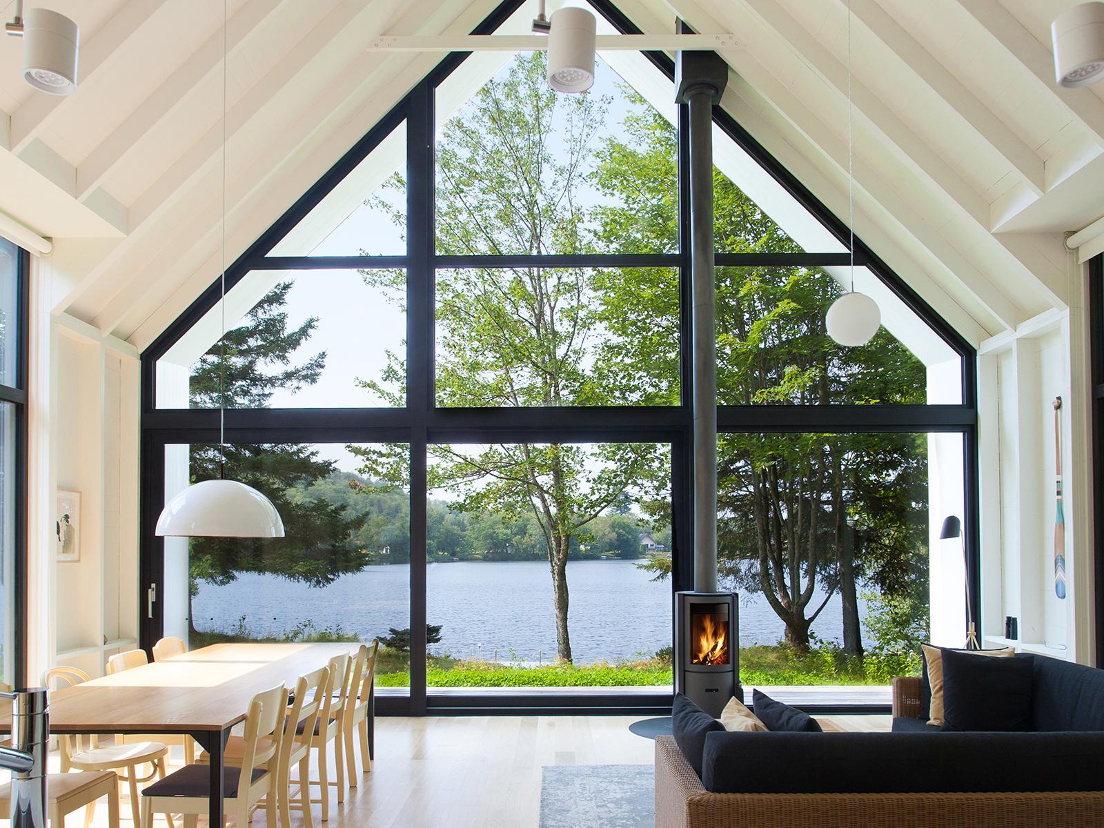 Stûv 30-compact | Photo: Francis pelletier | Architecture: YH2